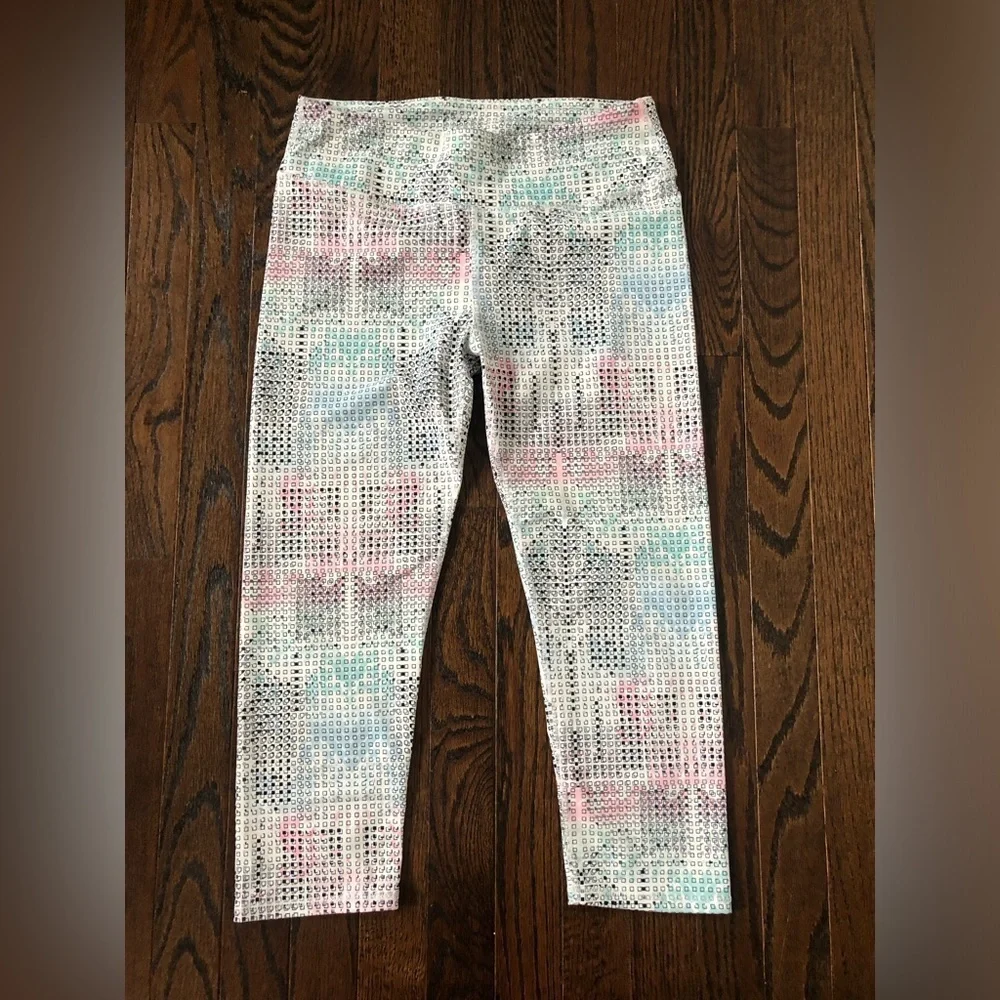 Fabletics Women's S Define PowerHold Mid-Rise Capri Leggings in Arctic Print